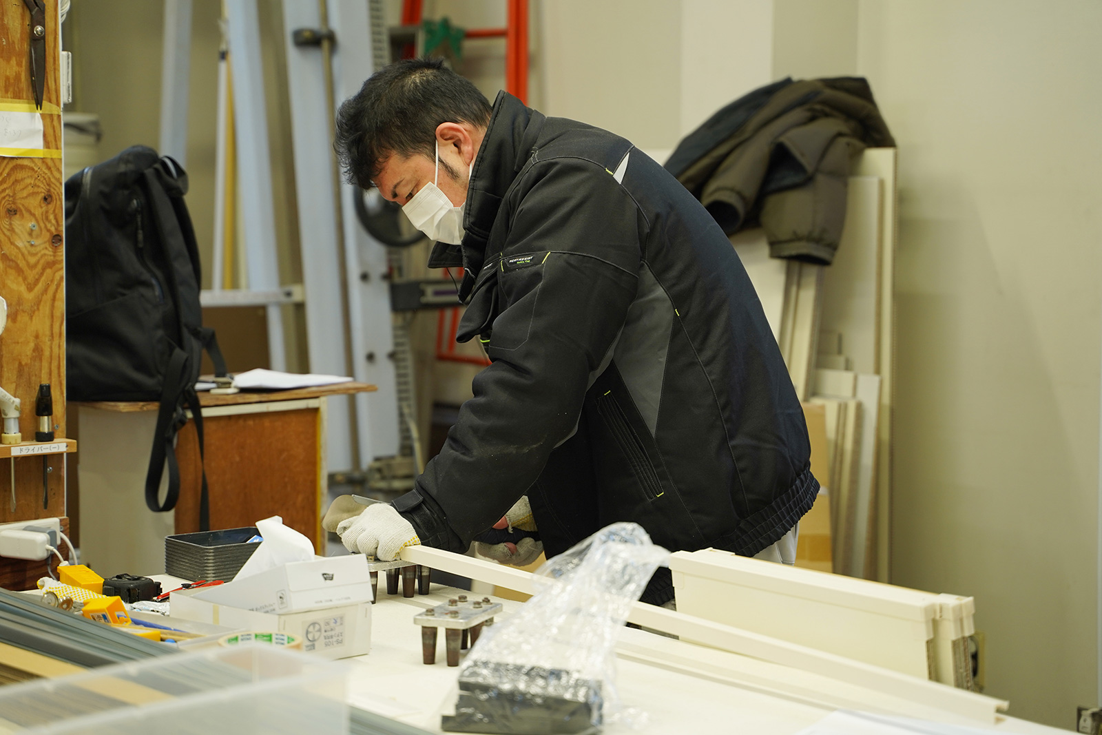 西沢表具店　作業中