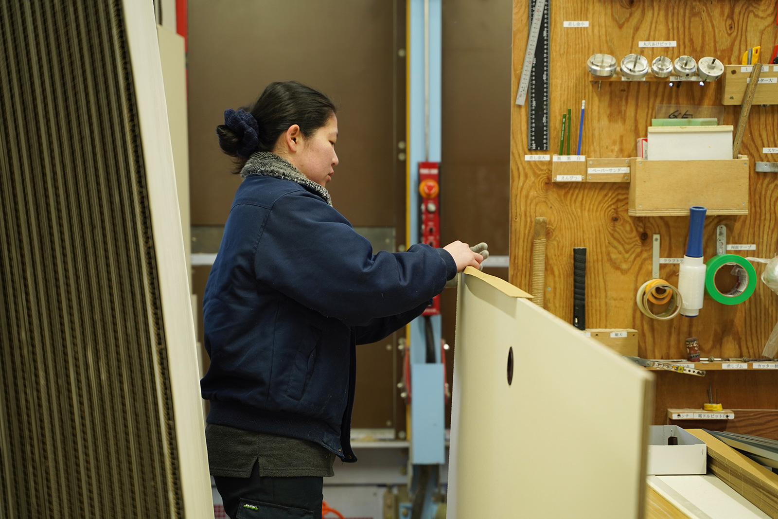 西沢表具店　作業中